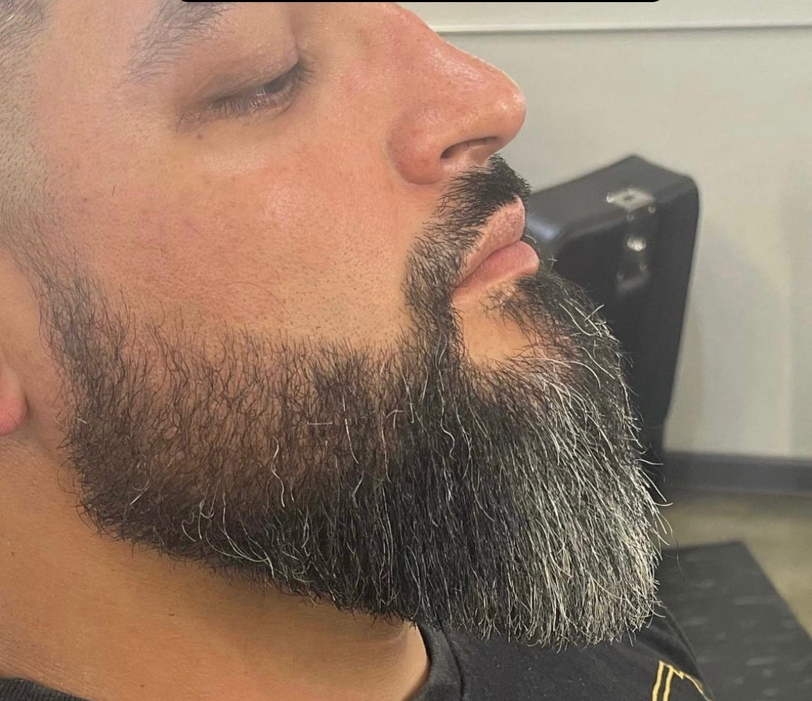Detailed beard shaping and lineup by Lauren